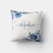 モノグラムの入った水彩ブルーローズのクッション クッション (正面)