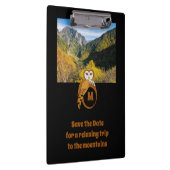 モノグラムの卵の写真に巣を作る愛らしい英国フクロウ クリップボード (右)