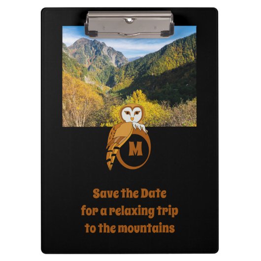 モノグラムの卵の写真に巣を作る愛らしい英国フクロウ クリップボード (正面)