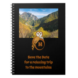 モノグラムの卵の写真に巣を作る愛らしい英国フクロウ ノートブック