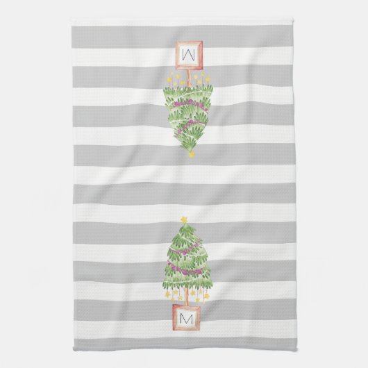モノグラムの台所が付いているかわいく小さいクリスマスツリー キッチンタオル (縦)