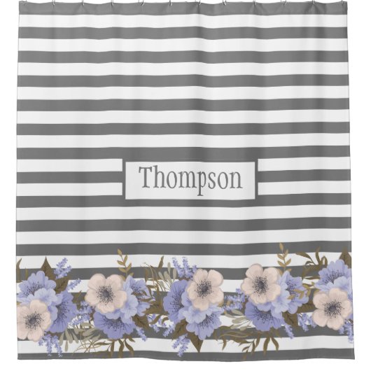 モノグラムの埃の多い青い水色のフローラストライプ シャワーカーテン (正面)