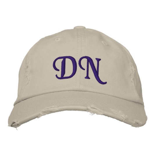 モノグラムの帽子 刺繍入りキャップ (正面)