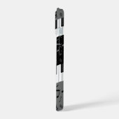 モノグラムの曲ピアノ鍵と音符 iPhone 15ケース (左側面)