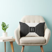 モノグラムの水玉模様および白 ランバークッション (椅子)