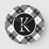 モノグラムの白黒パーソナライズされた金ゴールドプレイド ラウンド壁時計 (正面)