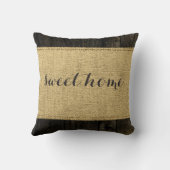 モノグラムの素朴なバーラップの黒の木製の一見 クッション (裏面)