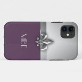 モノグラムの紫色の銀製のフェイクな金属の（紋章の）フラ・ダ・リ Case-Mate iPhoneケース (裏面(横))
