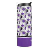 モノグラムの紫色の黒いサッカーボールパターン タンブラー (回転左)