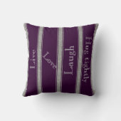 モノグラムの紫色及び銀製のグリッターのストライプのな枕 クッション (裏面)