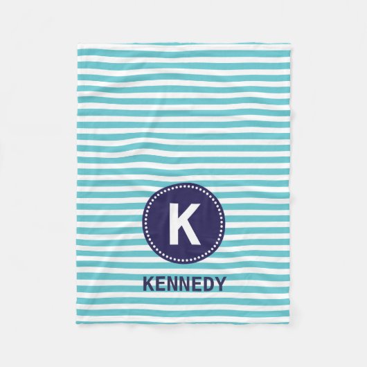 モノグラムの総括的なティール（緑がかった色）の白のストライプおよび濃紺 フリースブランケット (正面)