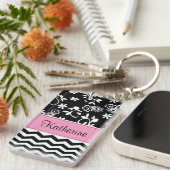 モノグラムの花のシェブロンパターンアクリルKeychain キーホルダー (正面右)