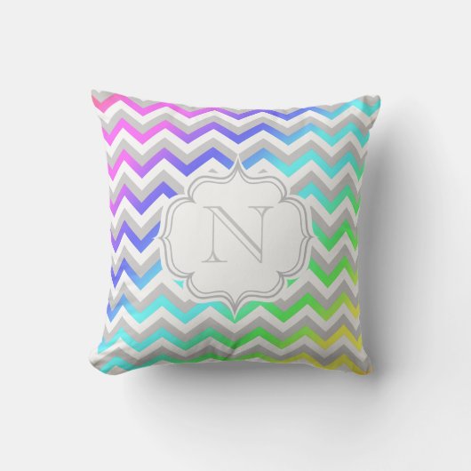 モノグラムの虹の勾配のカラフルなシェブロンパターン クッション (正面)