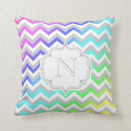 モノグラムの虹の勾配のカラフルなシェブロンパターン クッション