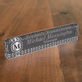 モノグラムの銀製灰色パターン デスクネームプレート (側面)