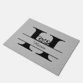 モノグラムの飾り文字H (名前付き) ドアマット (アングル)