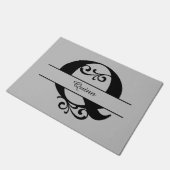 モノグラムの飾り文字Q （名前付き） ドアマット (アングル)