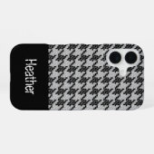 モノグラムの黒と灰色のパタ千鳥格子のーン iPhone 16ケース (裏面横)