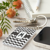 モノグラムのChevron Keychain：黒、白Zigzags キーホルダー (正面右)