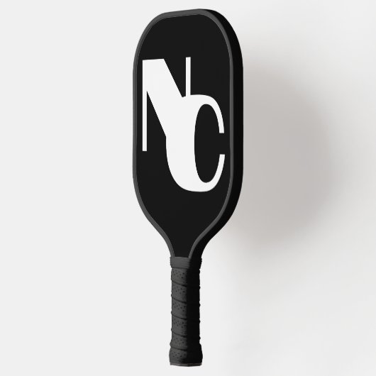 モノグラムはっきりした重なり合うイニシャル白黒 ピックルボールラケット (左)