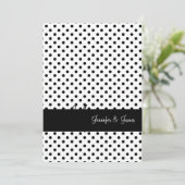 モノグラムは白黒の結婚式招待状を示します 招待状 (スタンド正面)