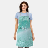 モノグラムアクアブルー滴下ティール（緑がかった色）グリッターメタル エプロン (着用した状態)