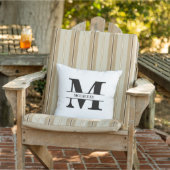 モノグラムイニシャルの姓パーソナライズされた結婚名 クッション (椅子)