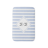 モノグラムイニシャルほこりっぽいライトブルー白ストライプ色 バスマット (正面縦)