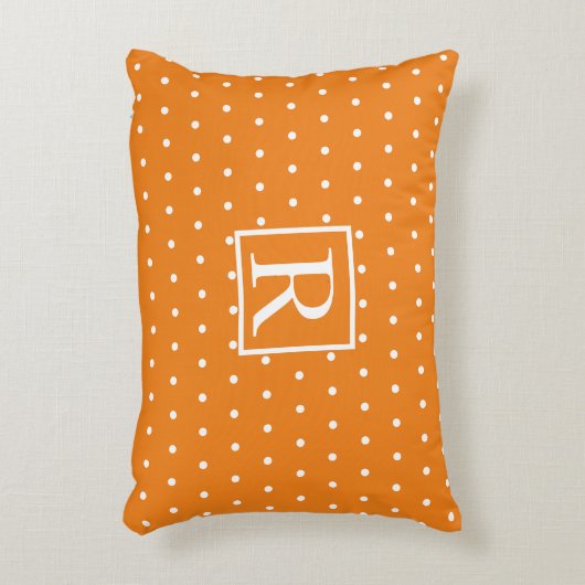 モノグラムイニシャルオレンジホワイト水玉模様カワイイ アクセントクッション (正面(垂直))