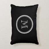 モノグラムイニシャルブラックハイエンドカラー アクセントクッション (正面(垂直))