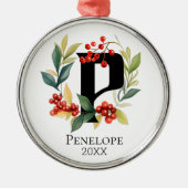 モノグラムイニシャルレターPベリーリースクリスマス メタルオーナメント (正面)