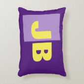 モノグラムイニシャル文字パープルイエロー アクセントクッション (正面(垂直))