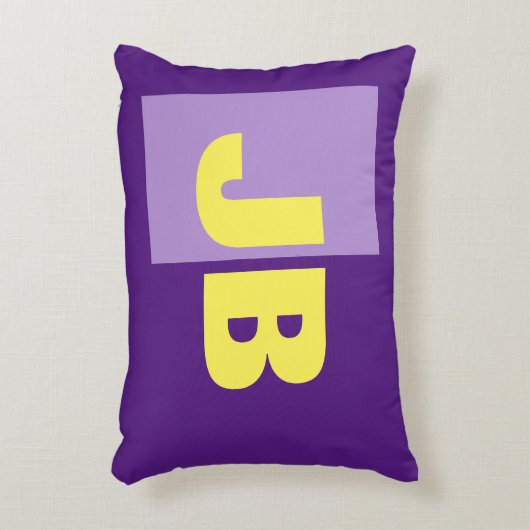 モノグラムイニシャル文字パープルイエロー アクセントクッション (正面(垂直))