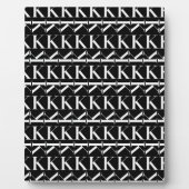 モノグラムイニシャル文字K、背景色の選択 フォトプラーク (正面)