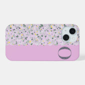 モノグラムイニシャルOライラックリトルフラワーズ iPhone 15ケース (裏面横)