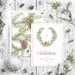 モノグラムウィンターコーンベリーリースメリークリスマス シーズンカード<br><div class="desc">美しいとシンプルホリデーカーエレガントドを探して？我々のフェスティバルモノグラム冬モミのコーンベリーリースメリークリスマススクリプト休日カード以上に見て！このカード素晴らしはモダン、冬の緑のリースと冬のモミのコーンと赤い果実の水の色のアートワークと美しく飾、モノグラムをフレーミングし、「メリー・クリスマス」メッセージを手で書き書とセリフフォントデュオで書。カードはあなたのパーソナライズされたイニシャル、名前と年と一緒にすることができ、それは特別かつ個人的な作る。あなたは家族、友人、またはビジネスの仲間に休日の願いを送るかどうか、この冬のモミのコーンベリーリースメリークリスマスホリデーカードは必ず感銘を与える！コレクションを表示： https://www.zazzle.com/collections/winter_fir_cone_cards_gifts-119413853871407141一致連絡する製品のデザイナー。著作権Anastasia Surridge for エレガント招待状，全著作権所有。</div>