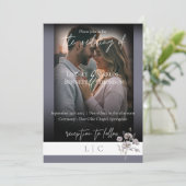 モノグラムエレガントミニマル灰色の書道 招待状 (スタンド正面)