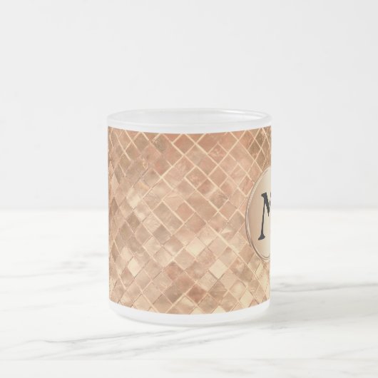 モノグラムエレガント付きバラ金ゴールドタイル模様 フロストグラスマグカップ (中央)