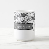 モノグラムエレガント及び花柄 コーヒーマグカップ (中央)