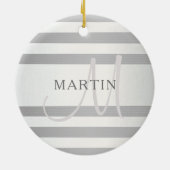 モノグラムエレガント銀フェイクグラディエント灰色ストライプ色 セラミックオーナメント (裏面)