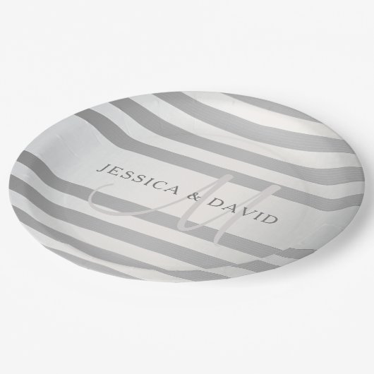 モノグラムエレガント銀フェイクグラディエント灰色ストライプ色 ペーパープレート (アングル)