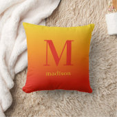 モノグラムカスタムと名前イエローから赤グラデーション クッション (ブランケット)