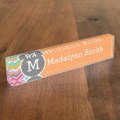モノグラムカラフル付きシェブロンカスタムパターン デスクネームプレート (側面)