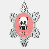 モノグラムキュートシッティングパンダパーソナライズされた スノーフレークピューターオーナメント (右)