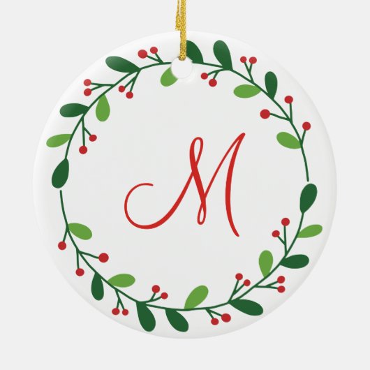 モノグラムクリスマスレッドホリーアンドグリーンリース セラミックオーナメント (裏面)