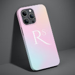 モノグラムグラデーションホログラフィックピガーリーンク iPhone 13 PRO MAXケース<br><div class="desc">モノグラムグラデーションホログラフィガーリーックピンクの電話ケースはパーソナライズされた、中央にモノグラムを持つピンクと青のホログラフィパーソナライズされたックの背景を備えている。提供されている文字・ボックスで文字を編集してパーソナライズ。©Evco Studio www.zazzle.com/store/evcostudioによる設計</div>