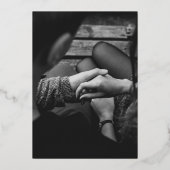 モノグラムグレーモダン押された金ゴールド日付の保存 箔招待状 (裏面)