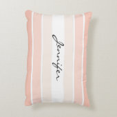 モノグラムコーラルピンクパステルストライプホテルアクセントピロー アクセントクッション (裏面(縦))