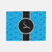 モノグラムスカイブルーチアリーティングブラックサークル フリースブランケット (正面(横))