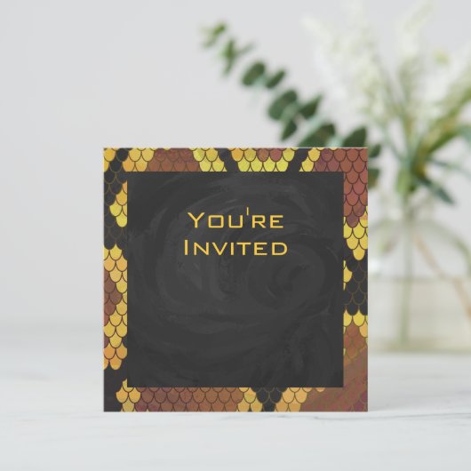 モノグラムスネークブラウンおよび金ゴールドプリント 招待状 (スタンド正面)